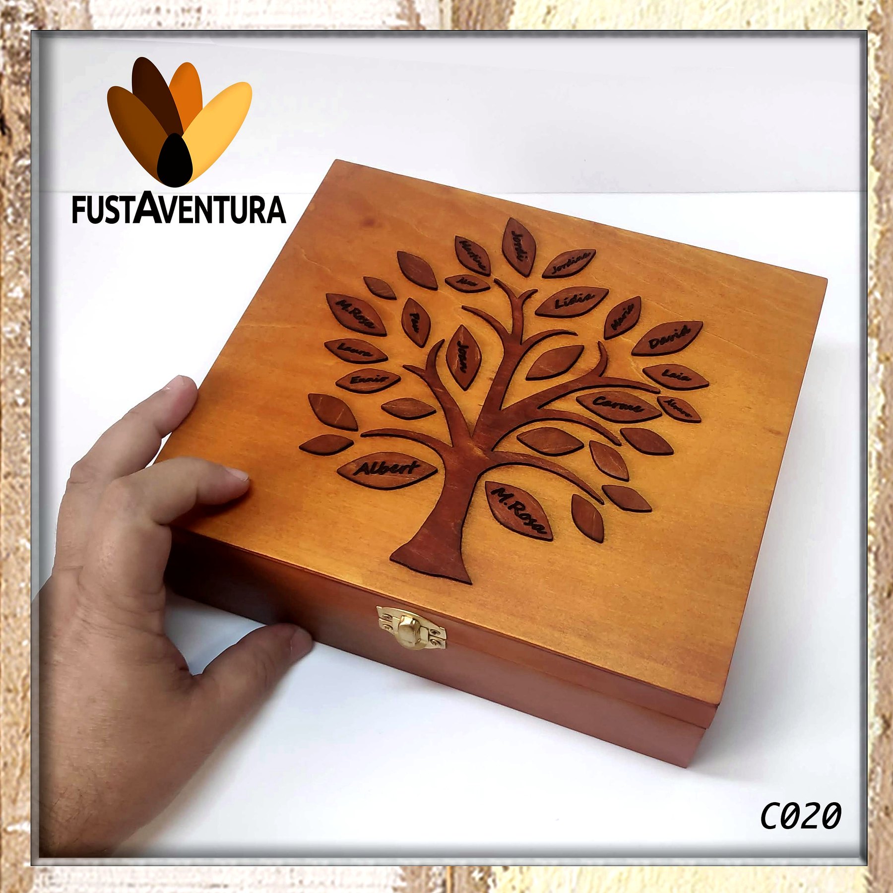 Capsa amb arbre de la vida gravat