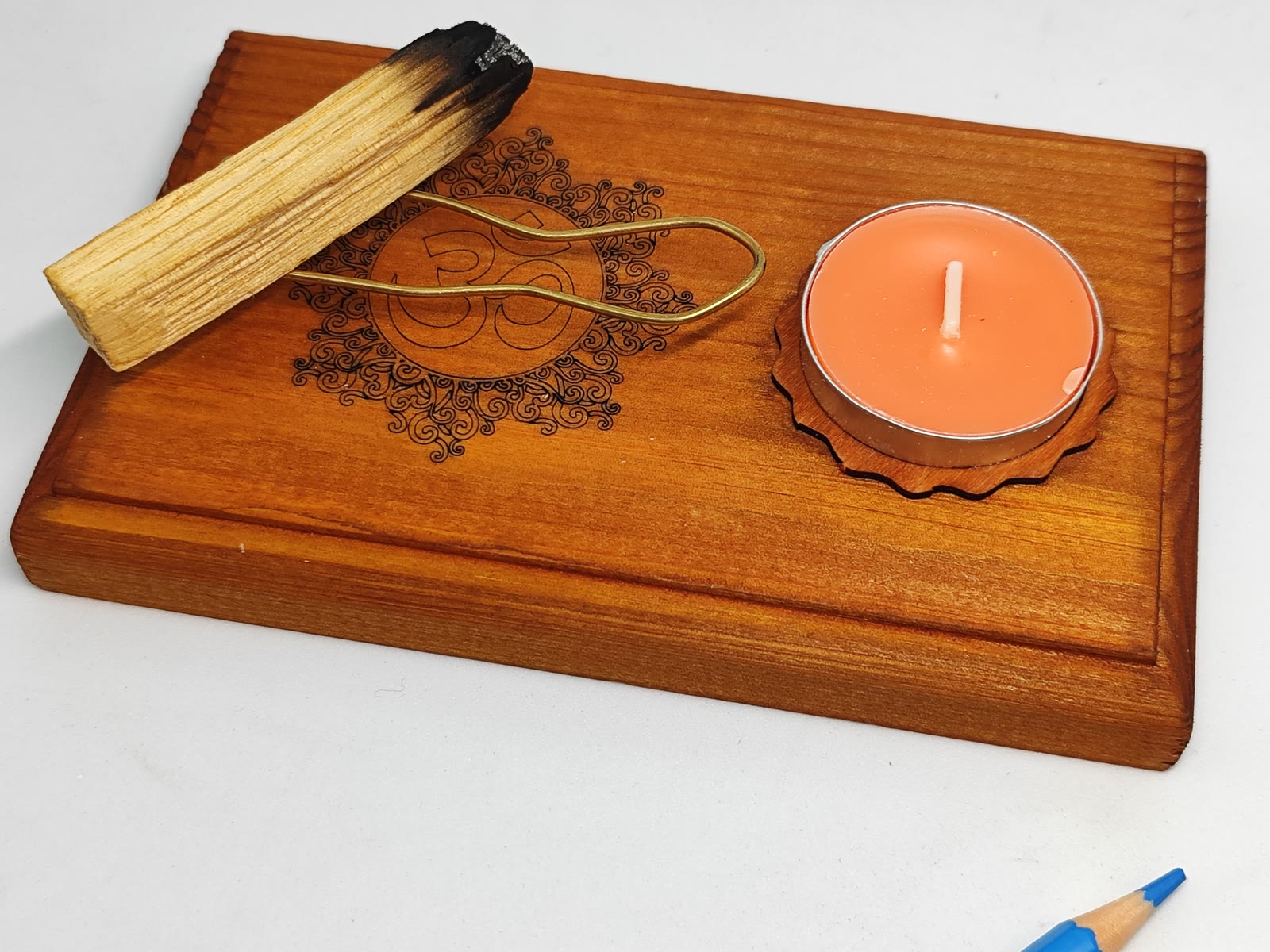 Cremador de palo santo de fusta massissa amb gravat